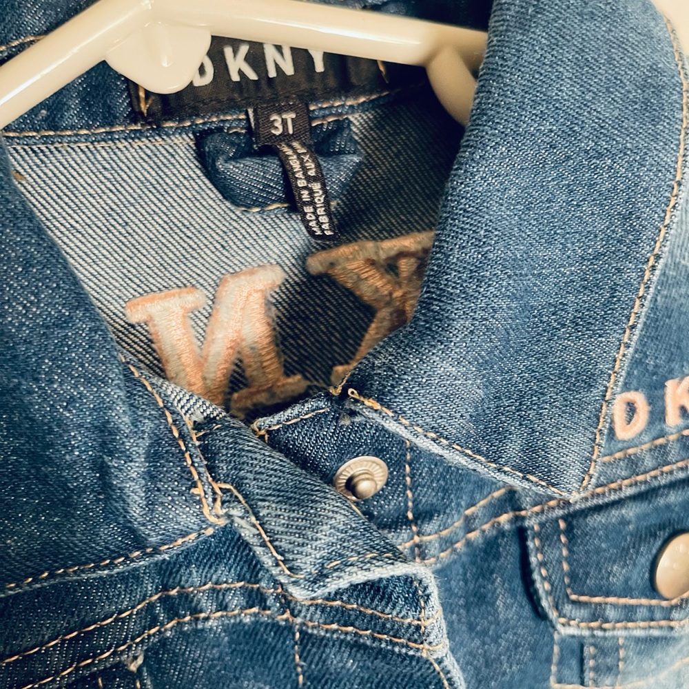 DKNY - Picture 4 of 4